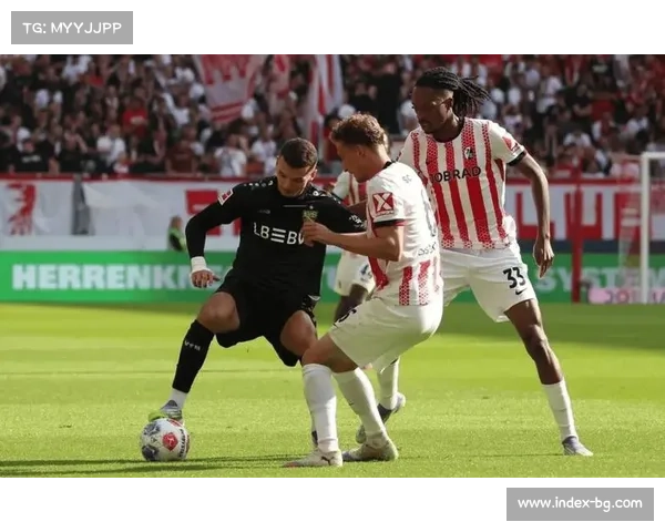 美因茨vs圣保利中场0-0，保级压力下双方谨慎应对